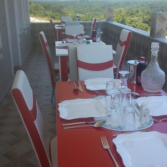 פנסיון Lara Konukevi