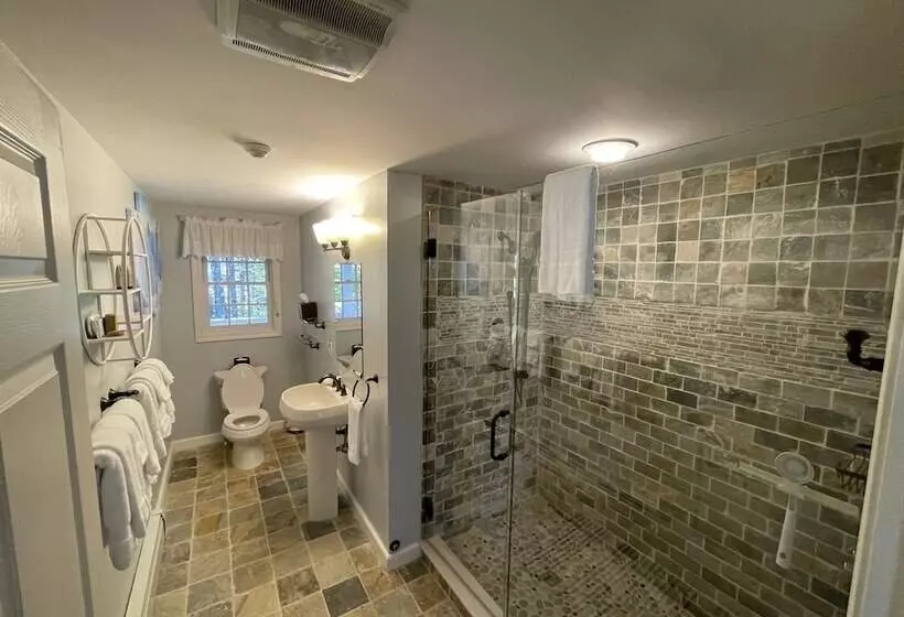 Majatalo Snow Goose Inn