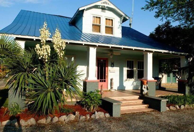 פנסיון The Island Guest House & Cottages