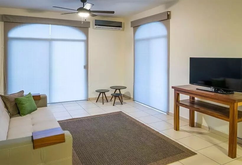 Retkeilymaja Punto Mita Eco Surf Suites & Café