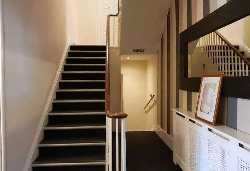 Aamiaismajoitus (B&B) Finedon Lodge