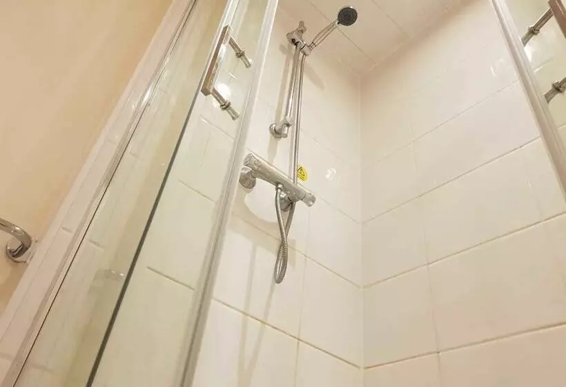 Aamiaismajoitus (B&B) Finedon Lodge