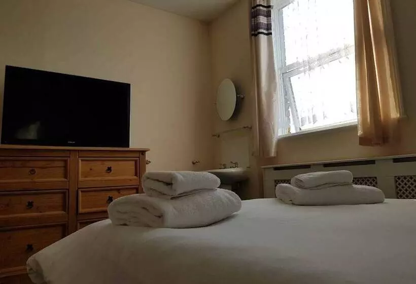 Aamiaismajoitus (B&B) Finedon Lodge