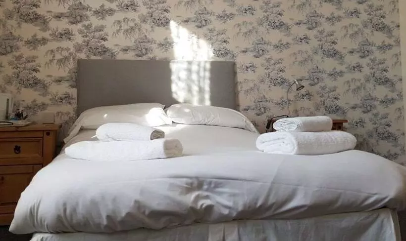 Aamiaismajoitus (B&B) Finedon Lodge