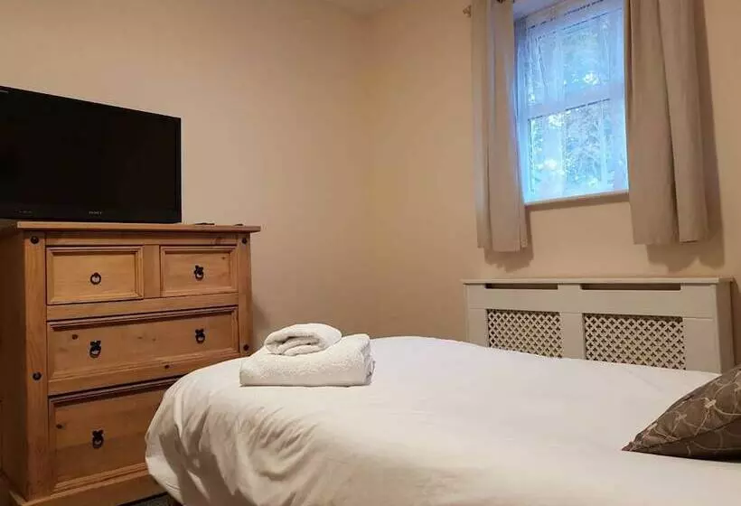 Aamiaismajoitus (B&B) Finedon Lodge