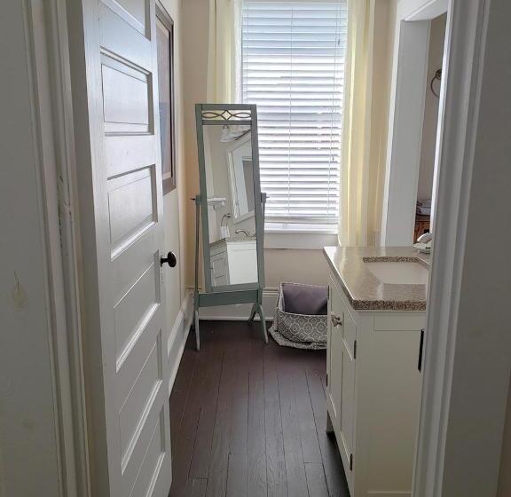 ベッドアンドブレックファースト The Charleston Inn Hendersonville Nc