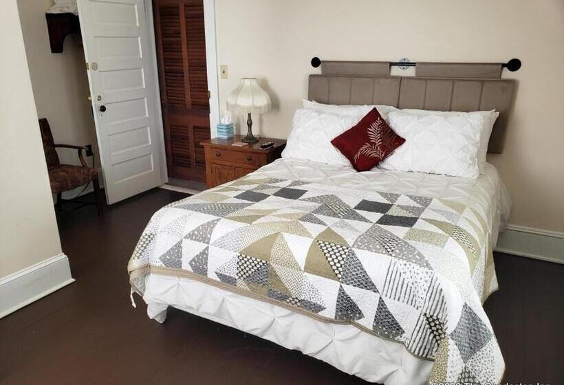 ベッドアンドブレックファースト The Charleston Inn Hendersonville Nc