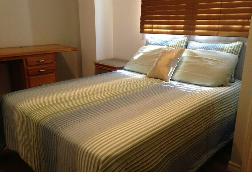 Warbler S Roost Country Inn B&b