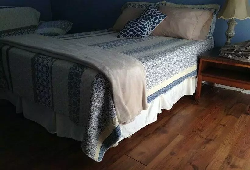 Warbler S Roost Country Inn B&b