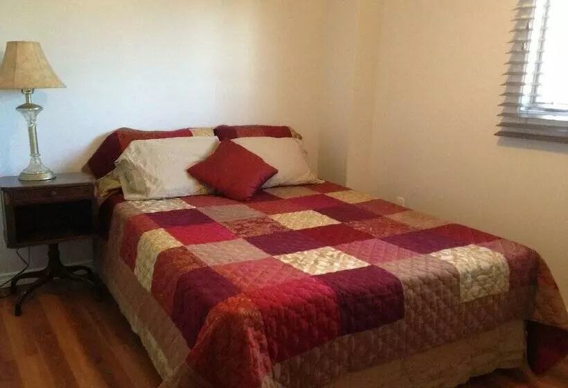 Warbler S Roost Country Inn B&b