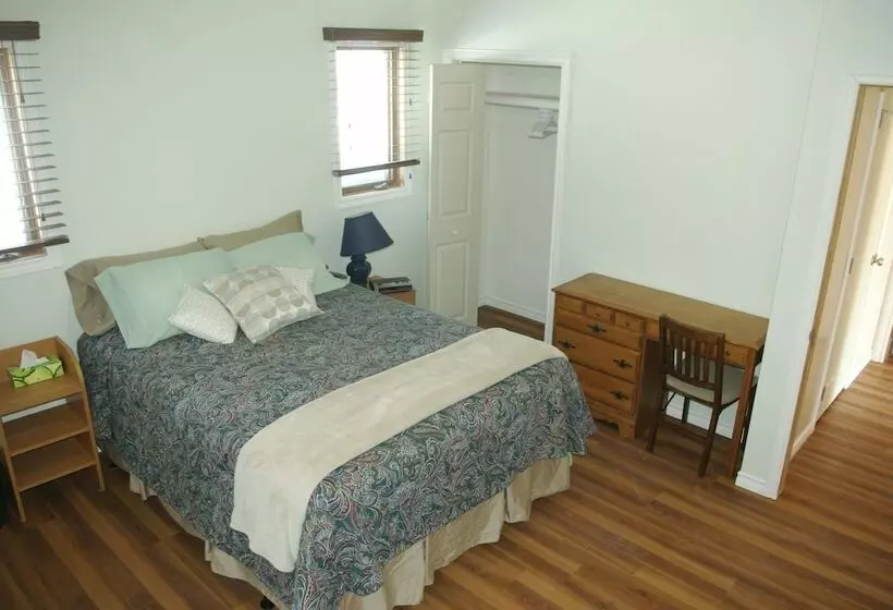 Warbler S Roost Country Inn B&b