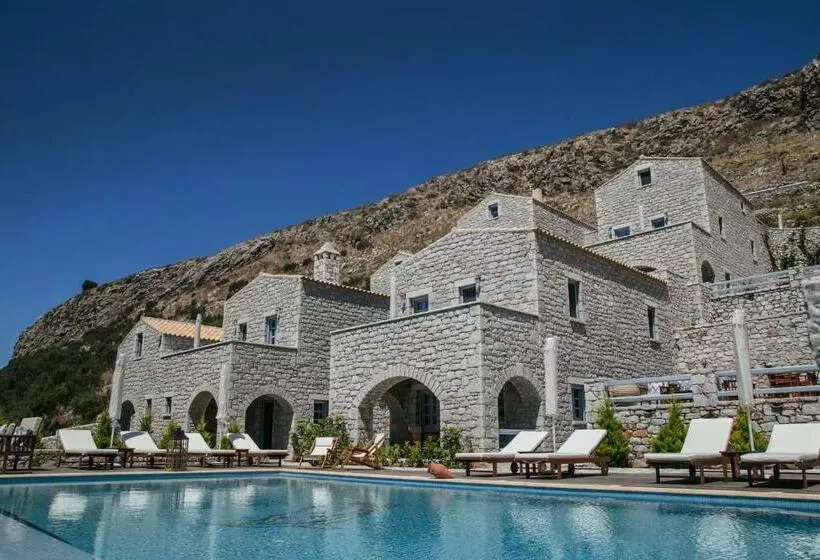 εn Plo Luxury Suites