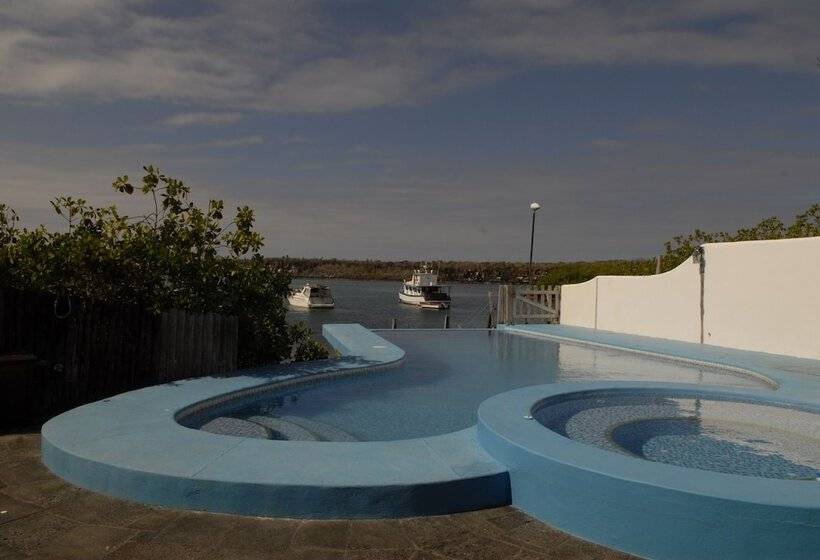 Отель Bay House