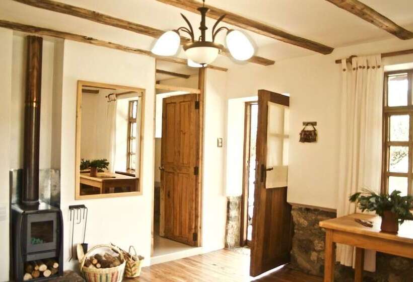 בית מלון כפרי Churup Mountain Lodge