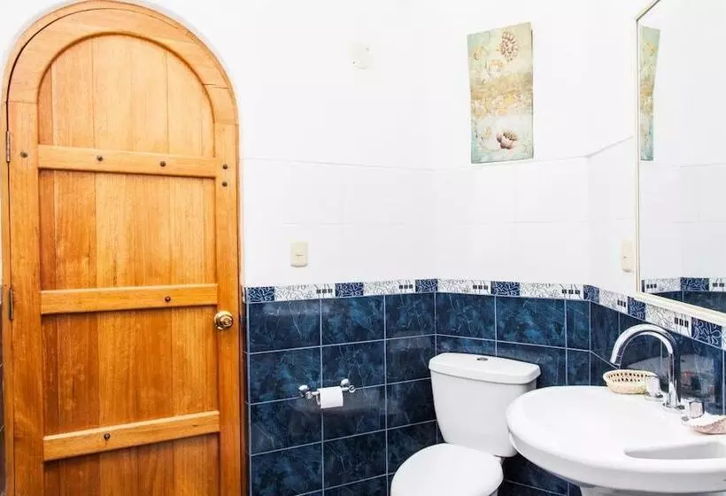 ホテル Kusi Lodge