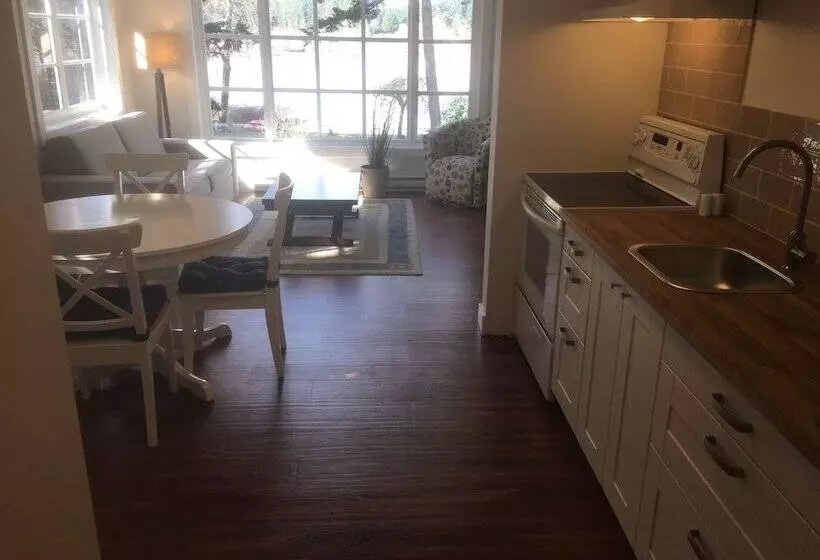 Lakeshore On Salt Spring