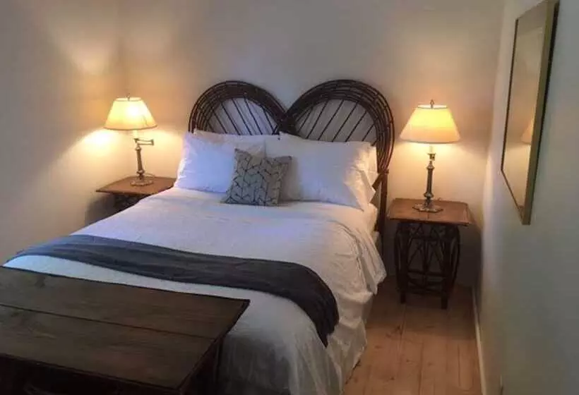 Lakeshore On Salt Spring