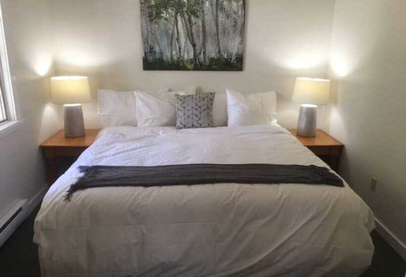 Lakeshore On Salt Spring