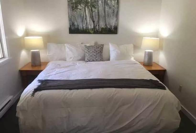 Lakeshore On Salt Spring