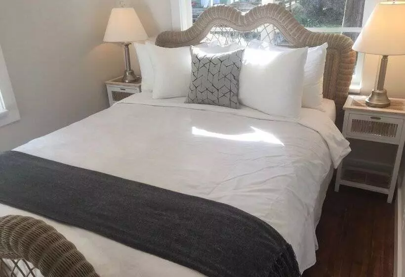 Lakeshore On Salt Spring