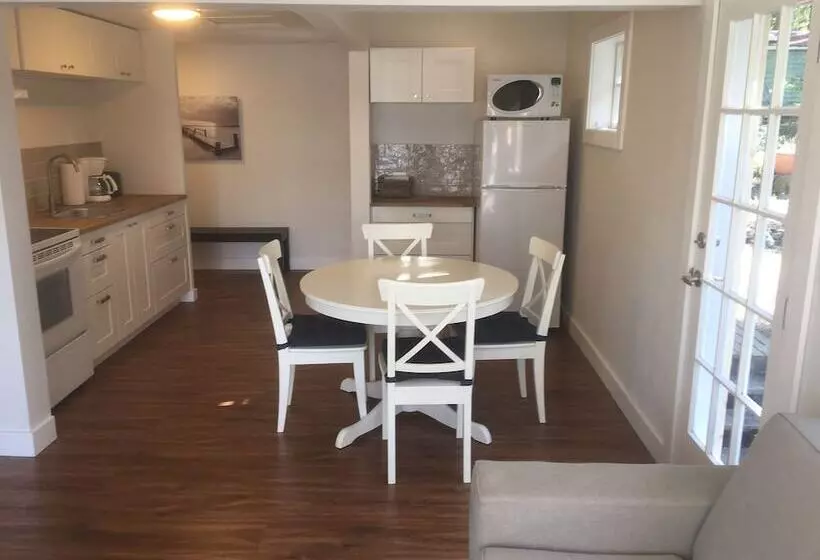 Lakeshore On Salt Spring