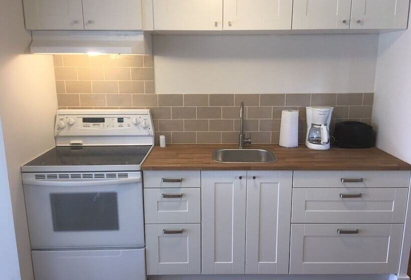 Lakeshore On Salt Spring