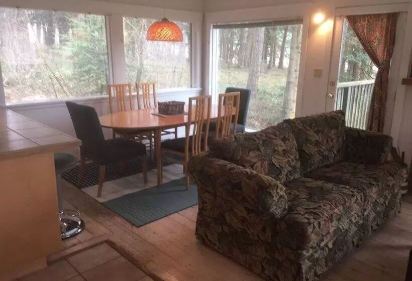 Lakeshore On Salt Spring