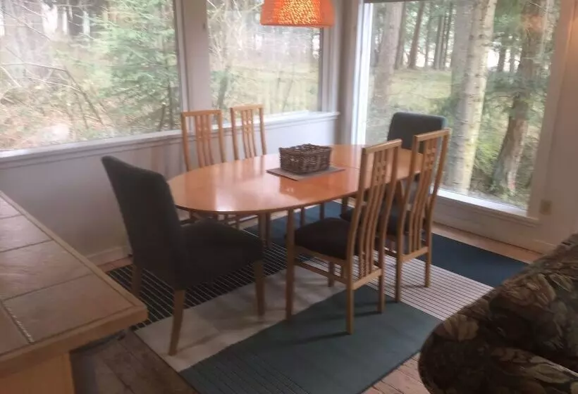 Lakeshore On Salt Spring