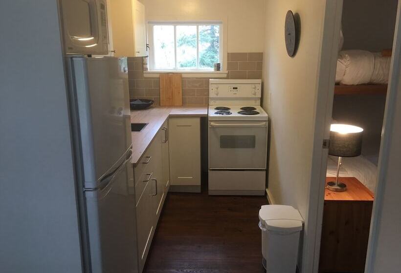 Lakeshore On Salt Spring