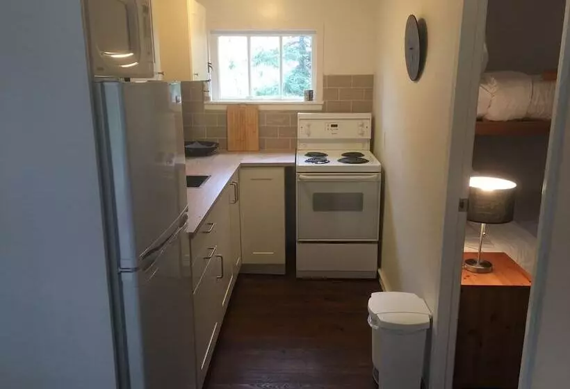 Lakeshore On Salt Spring