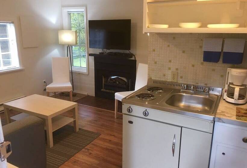 Lakeshore On Salt Spring