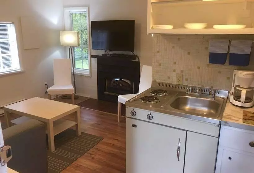 Lakeshore On Salt Spring