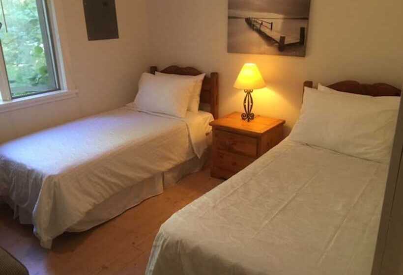 Lakeshore On Salt Spring