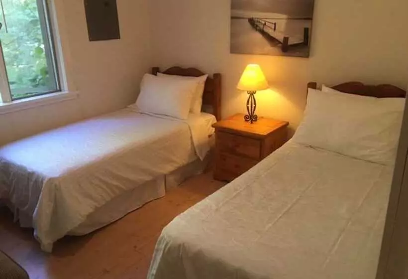 Lakeshore On Salt Spring