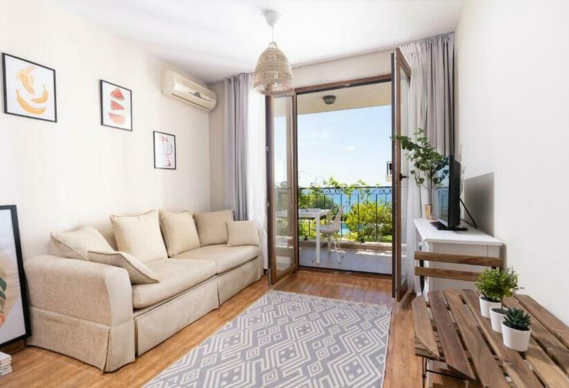 Royal Bay Apartments With Self Check In