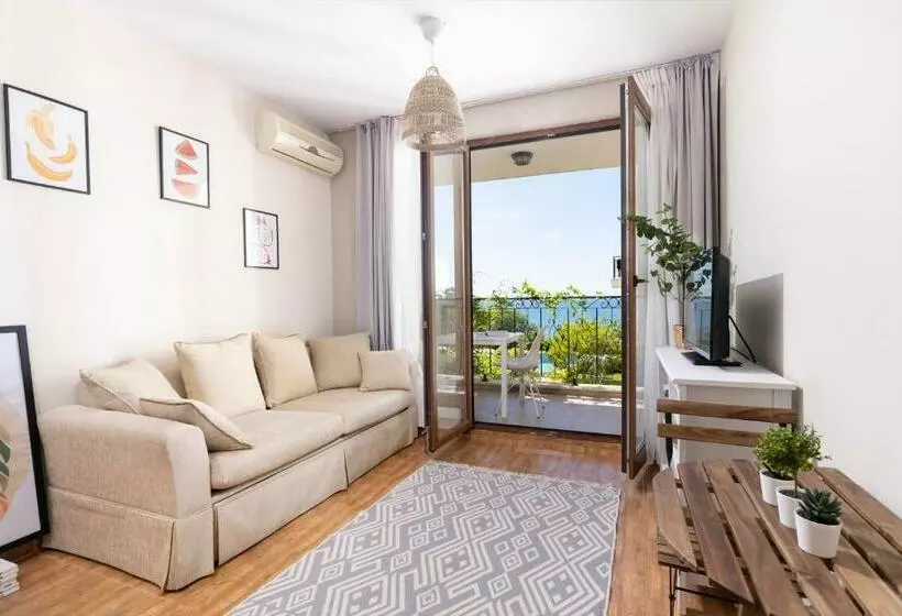 Royal Bay Apartments With Self Check In