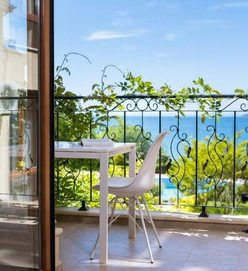 Royal Bay Apartments With Self Check In