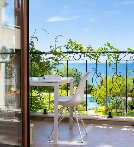 Royal Bay Apartments With Self Check In