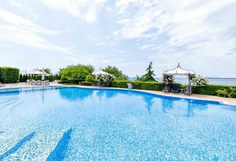 Royal Bay Apartments With Self Check In