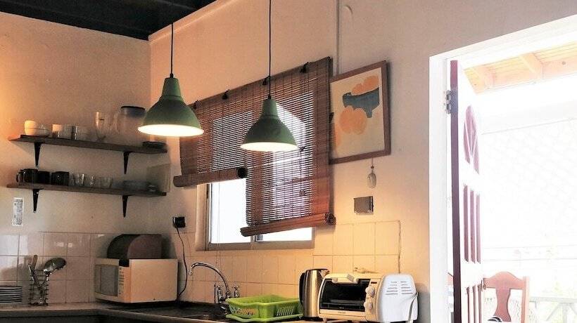 پانسیون Bananaquit Apartments