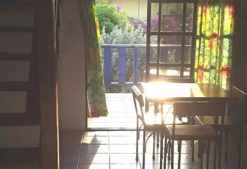 پانسیون Bananaquit Apartments