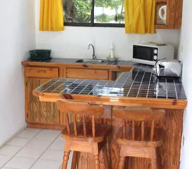 پانسیون Bananaquit Apartments