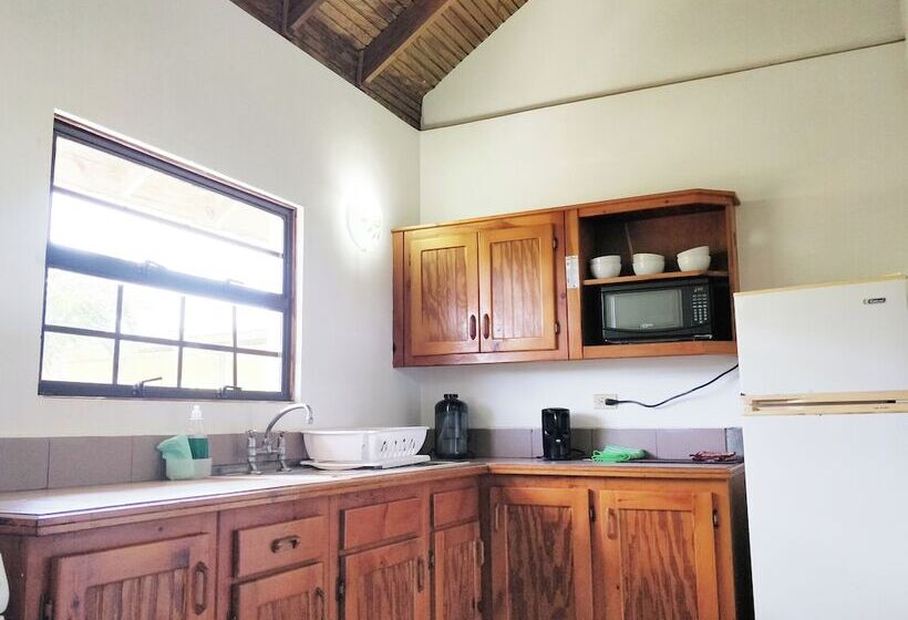 پانسیون Bananaquit Apartments