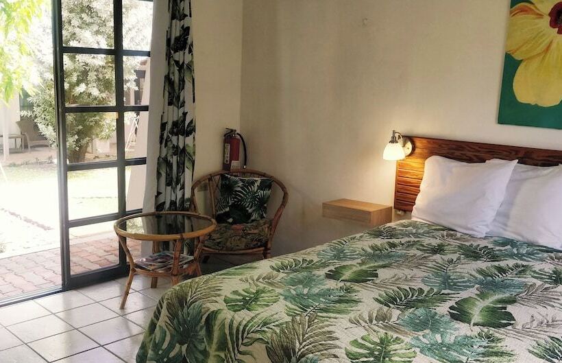 پانسیون Bananaquit Apartments