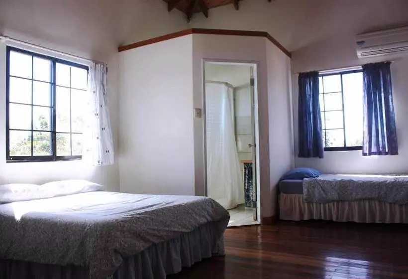 پانسیون Bananaquit Apartments