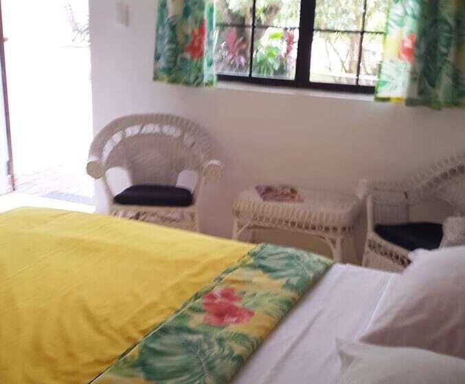 پانسیون Bananaquit Apartments