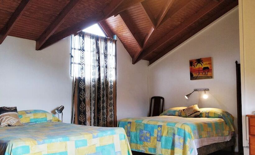 پانسیون Bananaquit Apartments