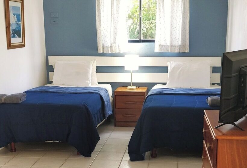 پانسیون Bananaquit Apartments