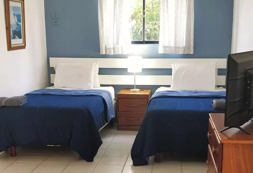 پانسیون Bananaquit Apartments