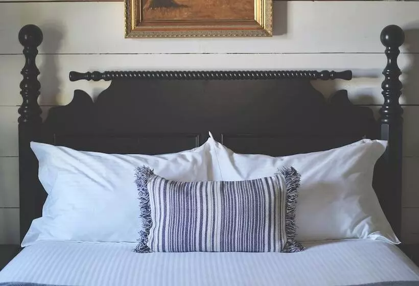 Majatalo The Landing Hotel And Dining